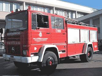 El municipio de Otura recibe un camin de bomberos donado por el Ayuntamiento de Granada