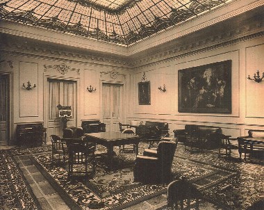 :Interior del Ilustre Colegio de Abogados de Pamdrid, donde ejerció el Excmo. e Ilmo. Sr. D. Tomás Pérez Anguita