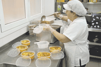 La Concejala de Asuntos Sociales ha puesto en marcha un nuevo servicio de 
comida a domicilio para mayores de 65 y personas con minusvala